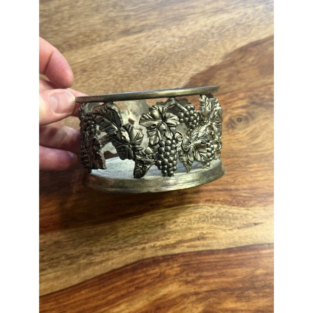 Silver Plated Wine/Champagne Bottle Holder Grapes & Leaf Design W/ring For‎ Cork